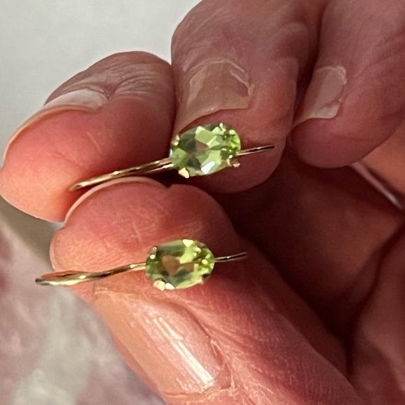 14k Peridot Earrings Jacmel Shepard’s Hook - Picture 7 of 9